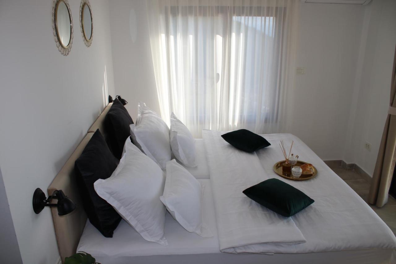 Royal 2 * Podstrana